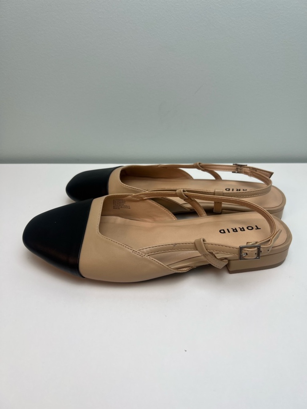 Torrid Womens Cap Toe Black Tan Slingback Closed Toe Flats Size 9 WW Wide - Picture 4 of 7